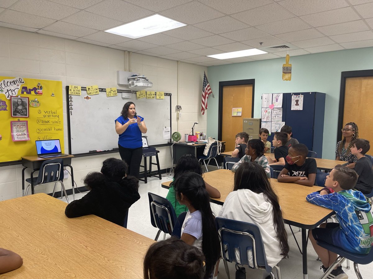 KristiMeyersSC's tweet photo. We even had 2 former MOE Tigers come to present! Thank you, Charlie Thomson, Welder, and Sandra Beccerra, Doctor of Physical Therapy! @ManningOaksFCS https://t.co/ipego2VwU1