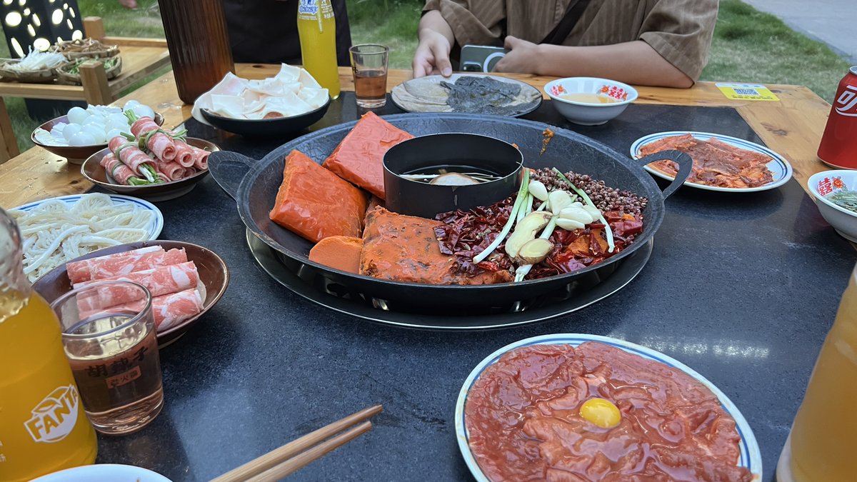 ChinaDriven's tweet image. The team’s arrived in Chengdu. So obviously it’s Hotpot for dinner!

Tomorrow we go go to film the #Hiphi Z

#EVs #HiphiZ #Hotpot