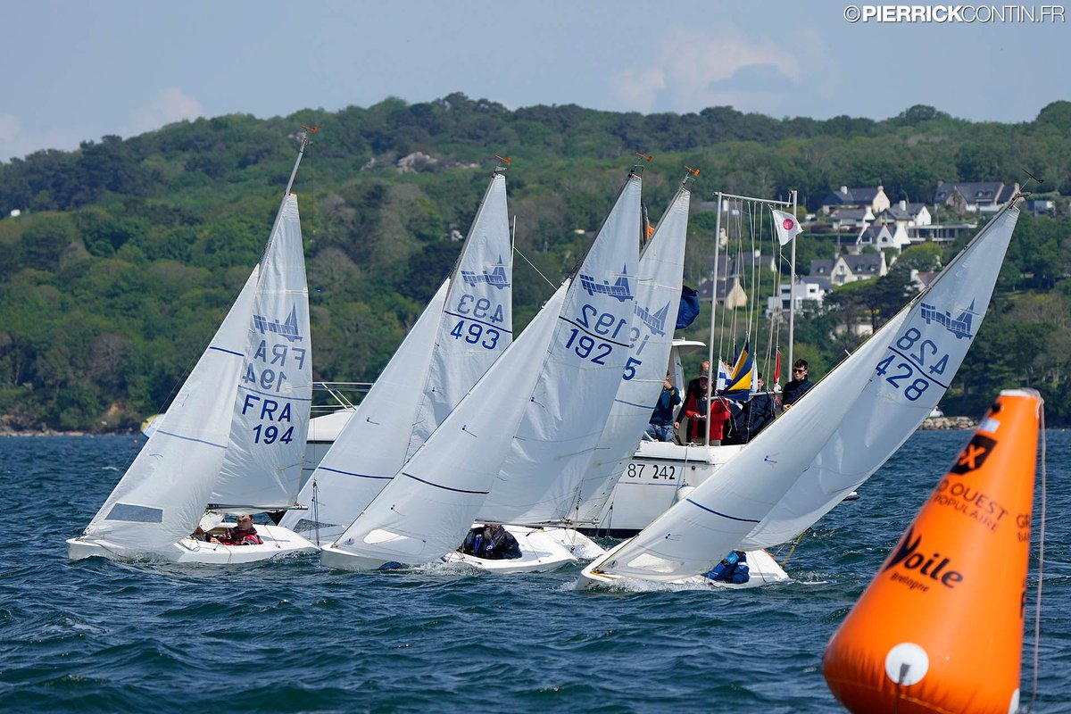 FFVoile's tweet photo. #JOUR2
Dans la grande rade de @BrestFr sur les sites de Lanvéoc, Roscanvel, Camaret et Brest : 170 bateaux participent au @GPEN_ avec des conditions idéales pour un beau week-end de voile, de sensations et de plaisirs.
#MiniJi #Corsaire #Waszp #Open570
📸P Contin & C Breton https://t.co/OoUcKG1Mbs