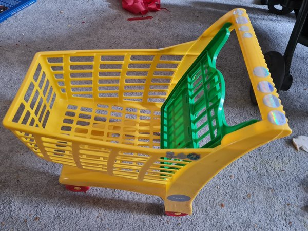 OFFER: Shopping trolley baby (Edgware) ilovefreegle.org/message/994499…