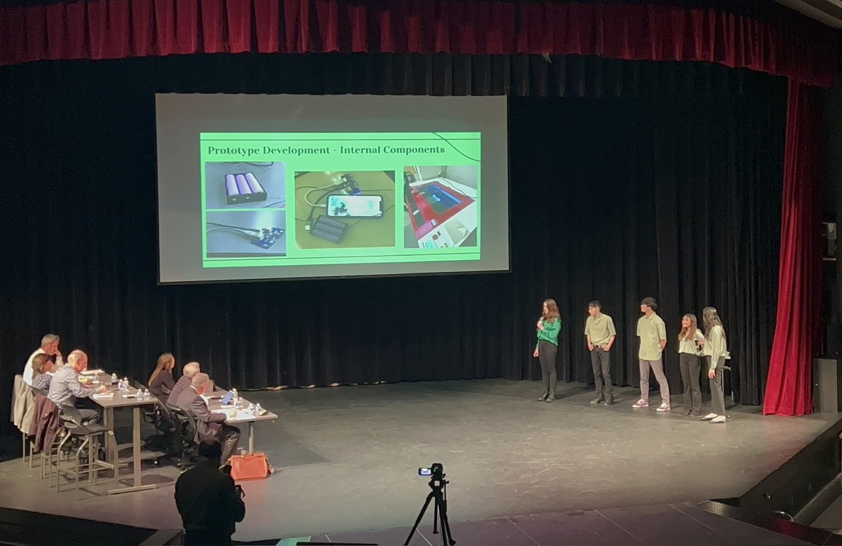 Mom and daughter at D211 pitch night. Two different schools. Two different businesses. One proud night!!
<a href="/HEHSIncubator/">HEHS Business Incubator</a>  <a href="/incubatoredu/">INCubatoredu (from Uncharted Learning, NFP)</a>