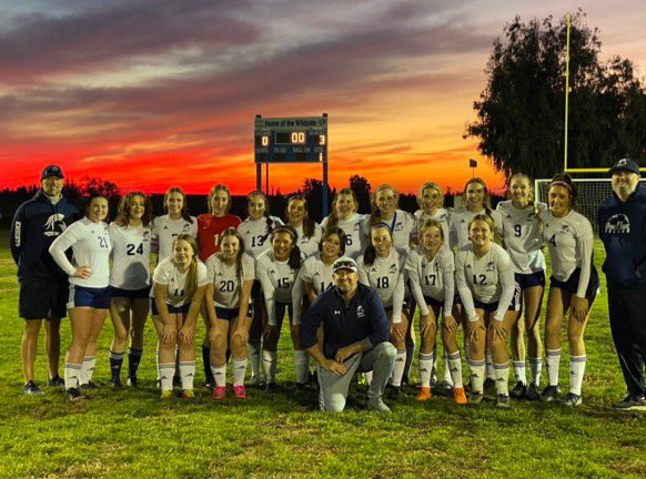 skkbomb's tweet photo. @sarahrayaaa @macy_kadence Best pic we took all season! Look at that sunset! https://t.co/CGjbjCehoM