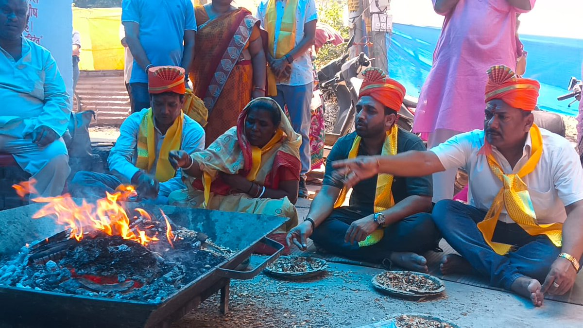 Menka_Sardar's tweet photo. आज जमशेदपुर के जुगसलाई उदितबानी के पीछे स्थित शनि मंदिर परिसर में झारखंड शनि शांति यज्ञ तथा भंडारा में पूर्व विधायक सह झारखंड भाजपा प्रदेश प्रवक्ता कुणाल षाड़ंगी जी, पूर्व जिला पार्षद सुदीप्तो दे राणा जी के उपस्थित हुई 
झारखंड शनि शांति यज्ञ समिति के द्वारा मुझे एवं अतिथियों  को पगड़ी तथा शॉल देखकर सम्मानित किया गया ।