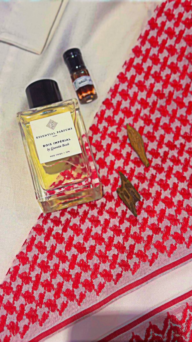 mooo1427m's tweet photo. عطر صلاة الجمعه الله يتقبل منا ومنكم صالح الإعمال العطر جمييييل وصيفي رسمي خاصة مع البخور والعطر اعطاني اداء جيد ويذكرني بشعور تيري ايرمس ( مايشبه له ابدا لكن نفس ��لشعور ) ماخذه من الموقع الرسمي للبراند كلفني ٩٠ يورو شامل كل شي مع عينتين 
#رابطة_عشاق_العطور https://t.co/xfNidc3HEB