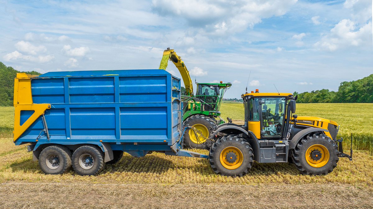 JCBagriculture's tweet photo. Spring into action. A #JCB Fastrac 4220 carting wholecrop silage in Thoresby for Prestons Agricultural Contractors. #JCBmoment
_
Photos by @ProHorizonUK https://t.co/QAG1Ref8mR