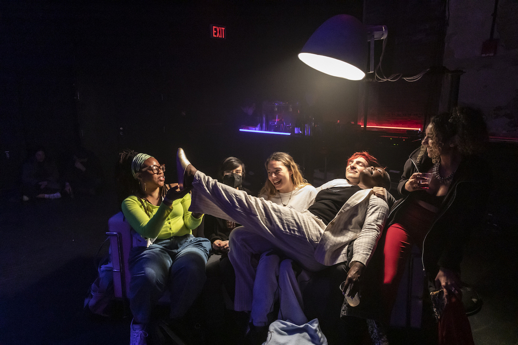 Autumn Knight’s Tricky Performances Turn Doing Nothing into an Art Form #art #arte Vía Alex Greenberger ift.tt/Iy0bAFM