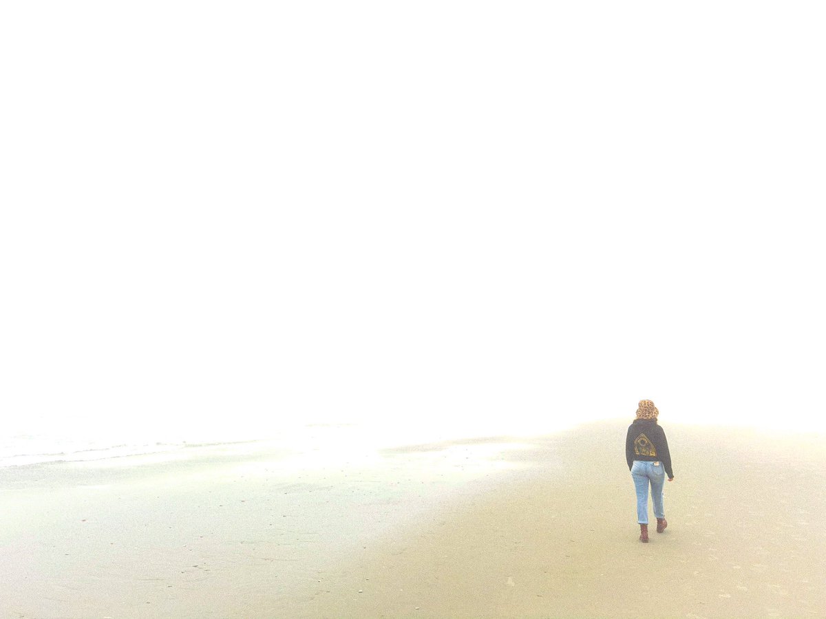 📷 ~ H A P P Y  F R I D A Y ❤️😊

The fog of fantasy serves those who suspend the rigidness of reality ~ B