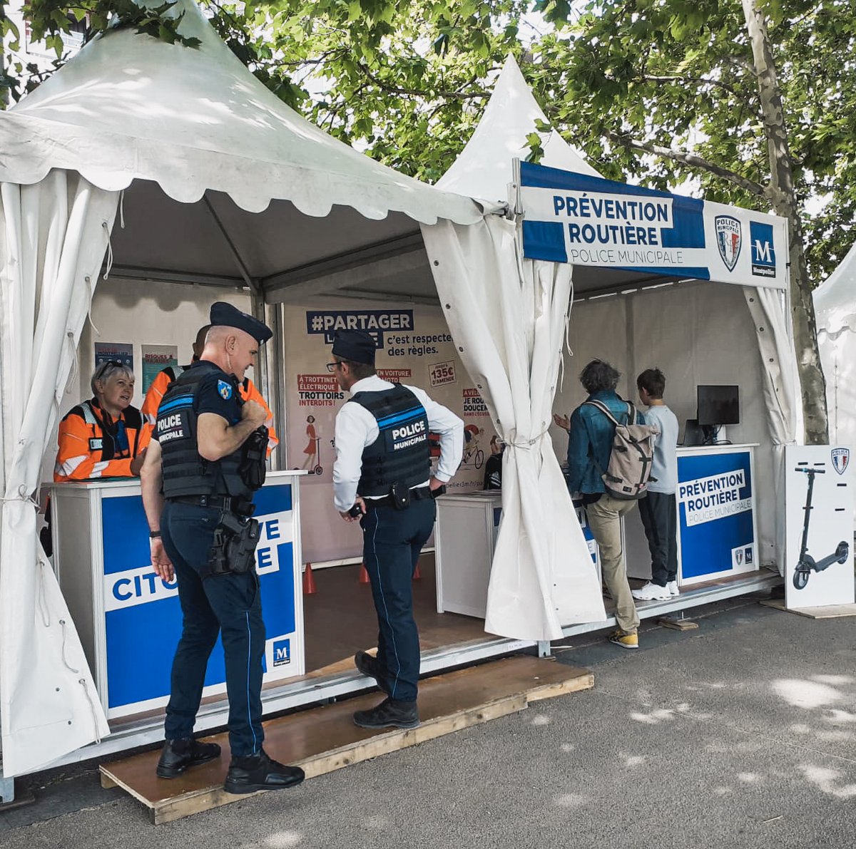 PMMontpellier's tweet image. 🦺 22 réservistes mobilisés au #FISE2023 
Pour promouvoir la culture du risque
Un grand merci aux bénévoles de la #RCSC qui équipés de radios agissent avec les acteurs de la sécurité civile &amp;amp; publique lors de ce grand rassemblement
🤝 Ensemble, veillons à la sécurité de tous