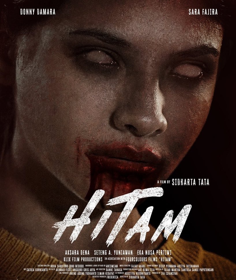 TarizSolis's tweet photo. Nggak nyangka 'Hitam' tayang di Netflix. Salah satu series Indonesia yg keren &amp; sebaiknya jangan dilewatin begitu saja.

Ini tentang rentetan peristiwa misterius yg terjadi di suatu desa. Warganya ngilang, hewan ternak mati &amp; seorang perempuan berubah jadi zombie. Apa yg terjadi? https://t.co/XSJlp1BwI5