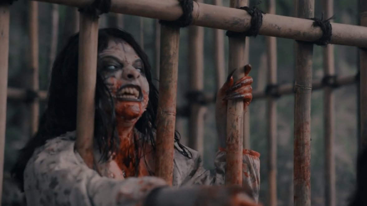 Nggak nyangka 'Hitam' tayang di Netflix. Salah satu series Indonesia yg keren &amp; sebaiknya jangan dilewatin begitu saja.

Ini tentang rentetan peristiwa misterius yg terjadi di suatu desa. Warganya ngilang, hewan ternak mati &amp; seorang perempuan berubah jadi zombie. Apa yg terjadi?