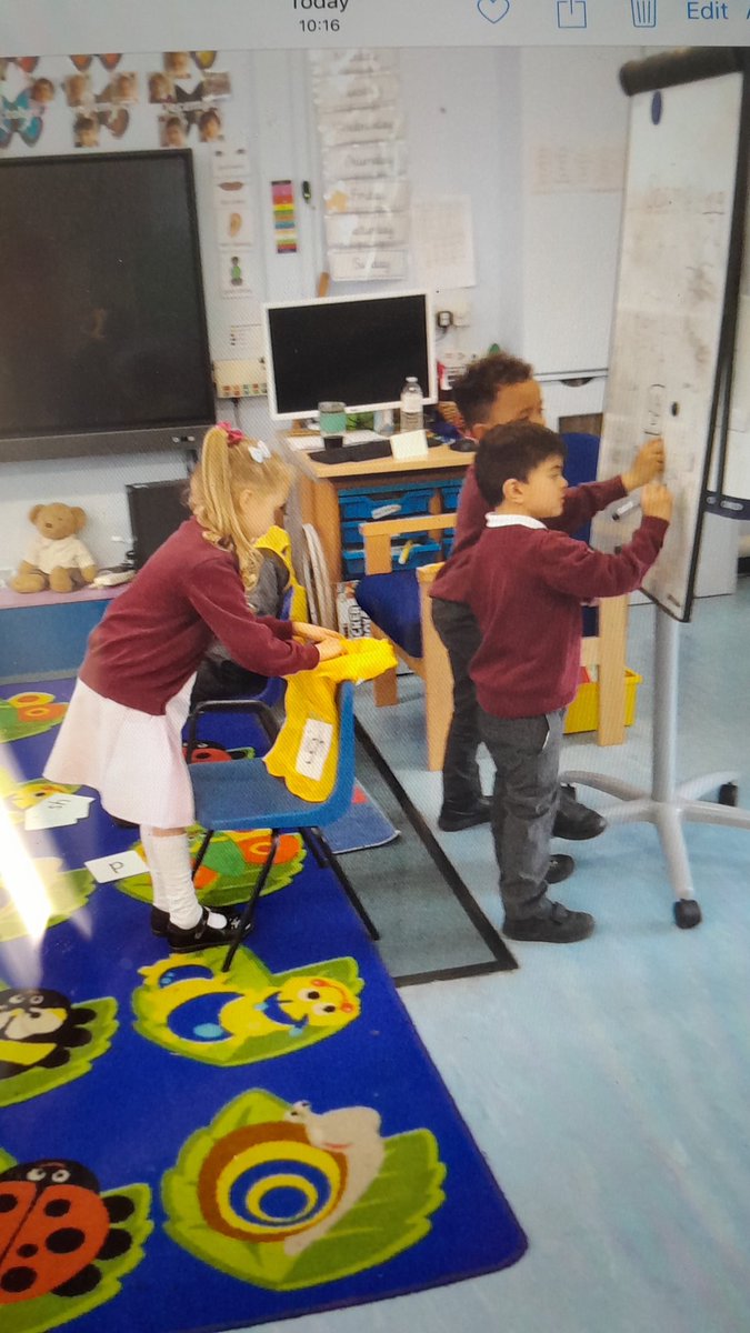 nearycohen's tweet photo. Reception class were having a blast practising their phonics through phonics games this morning. It's amazing to see how engaged and enthusiastic they are about learning! #phonicsfun #earlyyearseducation #teachingrocks ๐๐ค๐ @busheyheathjm https://t.co/BY4Z03Nin5