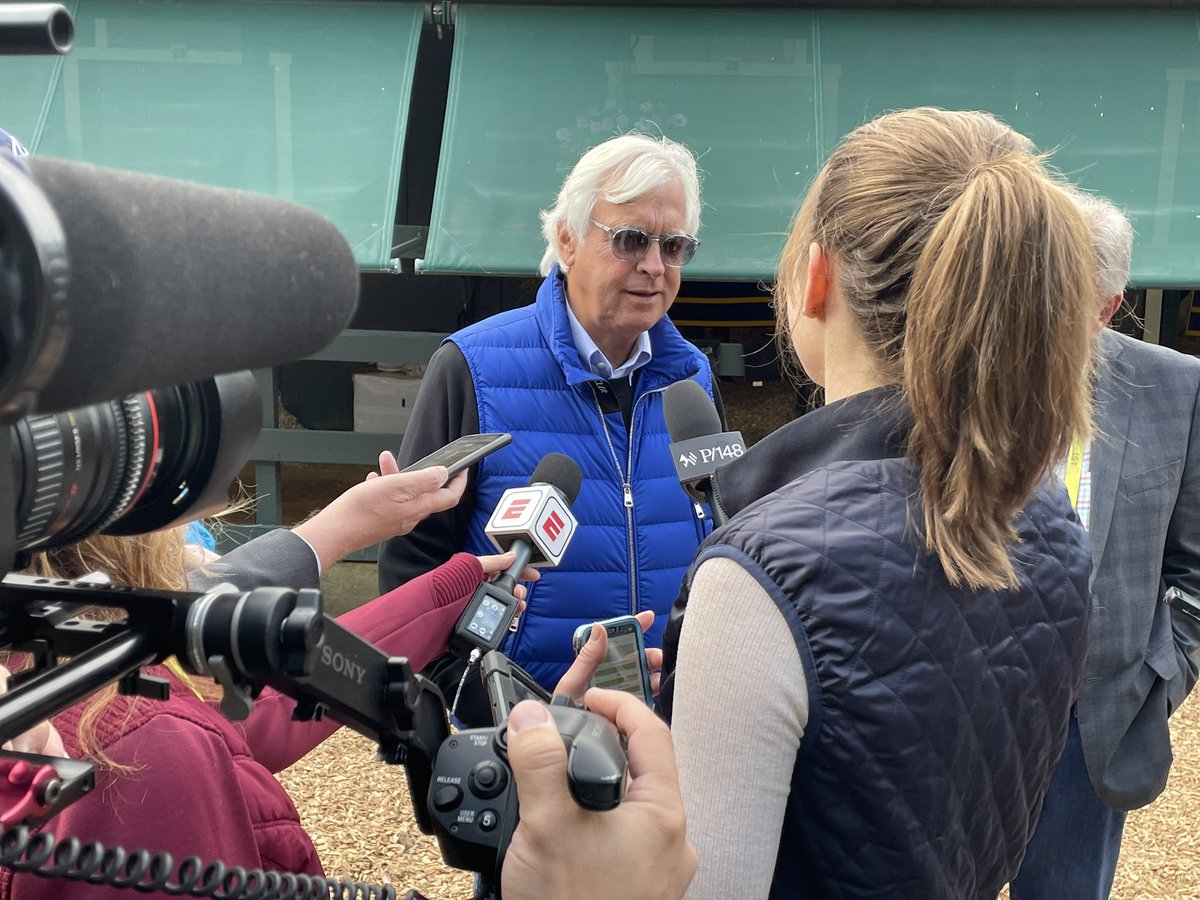 7-time @PreaknessStakes winning trainer Bob Baffert holding court outside the @PimlicoRC Stakes Barn on @BESStakes Day