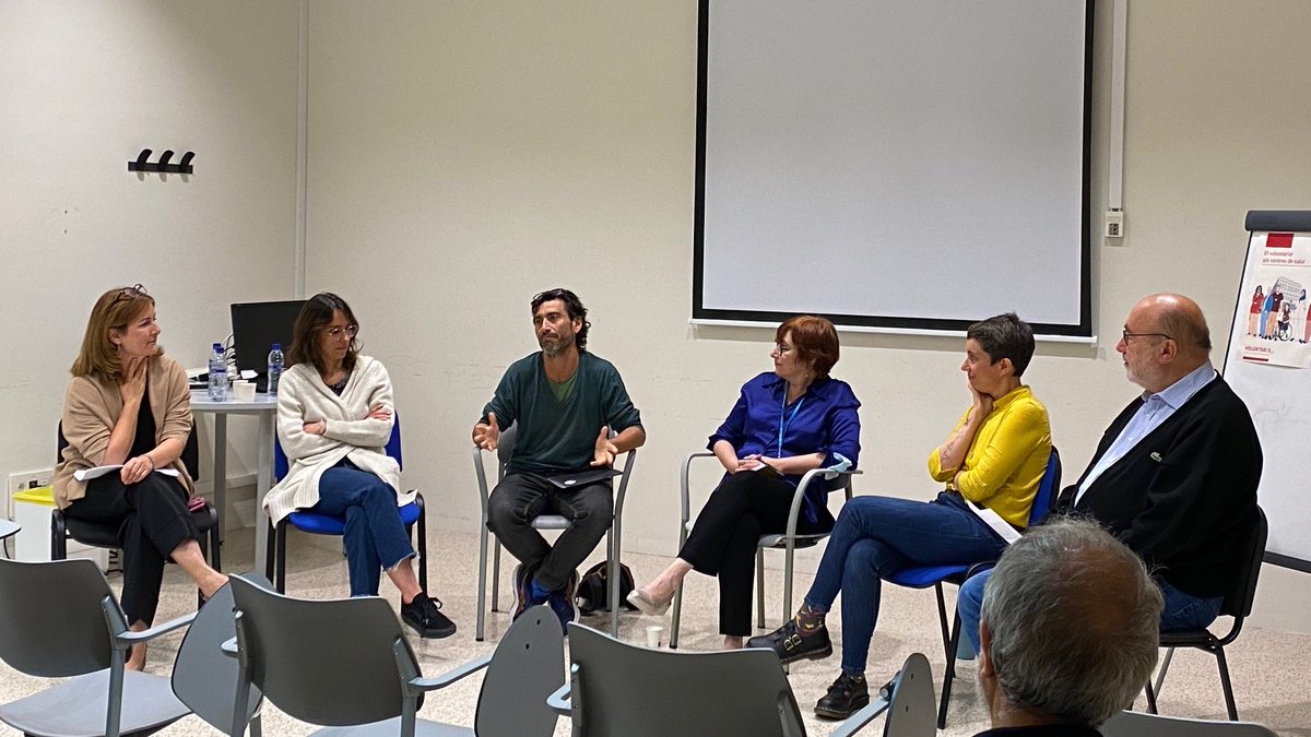 voluntaris_cat's tweet photo. 🤩 Molt contentes de poder presentar ahir a #Barcelona la guia ‘El voluntariat als centres de salut’.

Aquestes trobades amb voluntariat, entitats i centres de salut són molt profitoses i necessàries. Gràcies #EAPCasernes per acollir-nos!
#SalutFCVS https://t.co/yd01ZSMhup