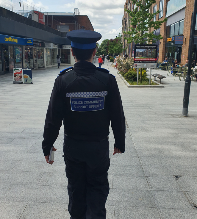 Op Sceptre Patrols have been carried out by your local PCSO's for #EastGrinstead. Officers have been engaging with local businesses and members of the public. Tackling knife crime is a priority for the police; 
#MidSussex #PCSO42162 #BinTheBlade