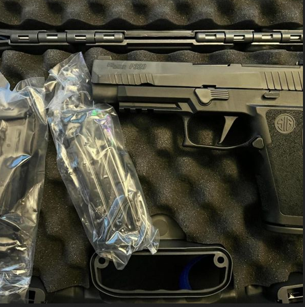ArmsAds's tweet photo. SIG SAUER P320 9x19 caliber @marcwillson @sigsauerinc
.
.
.
.
.
#firearms #guns #pewpew #gun #gunsdaily #gunsofinstagram #tactical #shooting #rifle #pewpewlife #weapons 
#weaponsdaily #gunporn #military #firearm #secondamendment #pewpewpew #sig #sigsauer #pistol #p320 #xrp #xlm https://t.co/IvFm7KE9al
