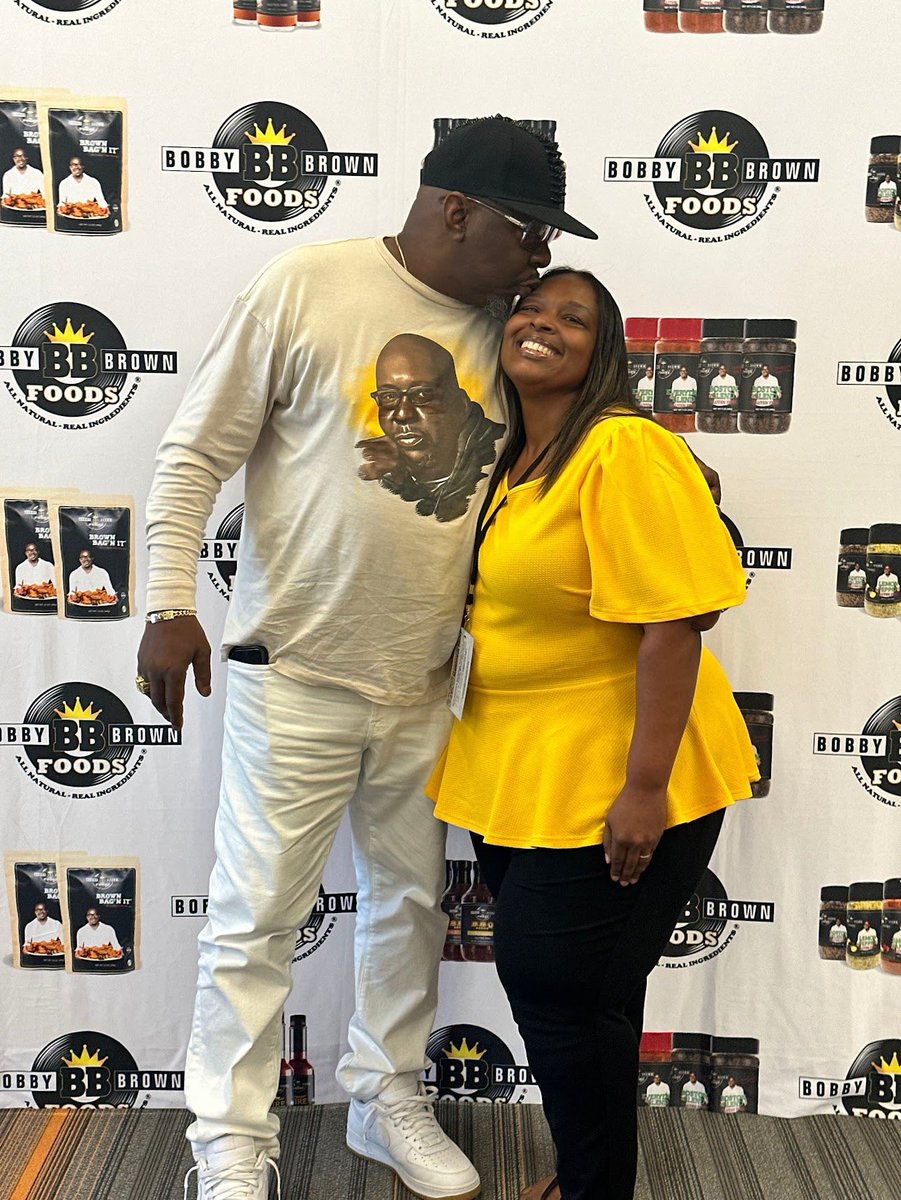 entmktggroup's tweet photo. The wait is over! Visit https://t.co/TiFBoFouG5 to download your meet and greet photos from the Norfolk &amp; Petersburg @kingbobbybrown events! And stay tuned for more events in the near future! 

#bobbybrown #bobbybrownfoods #vip #meetandgreet #photoop #emglive https://t.co/cXMh7Y8g6M