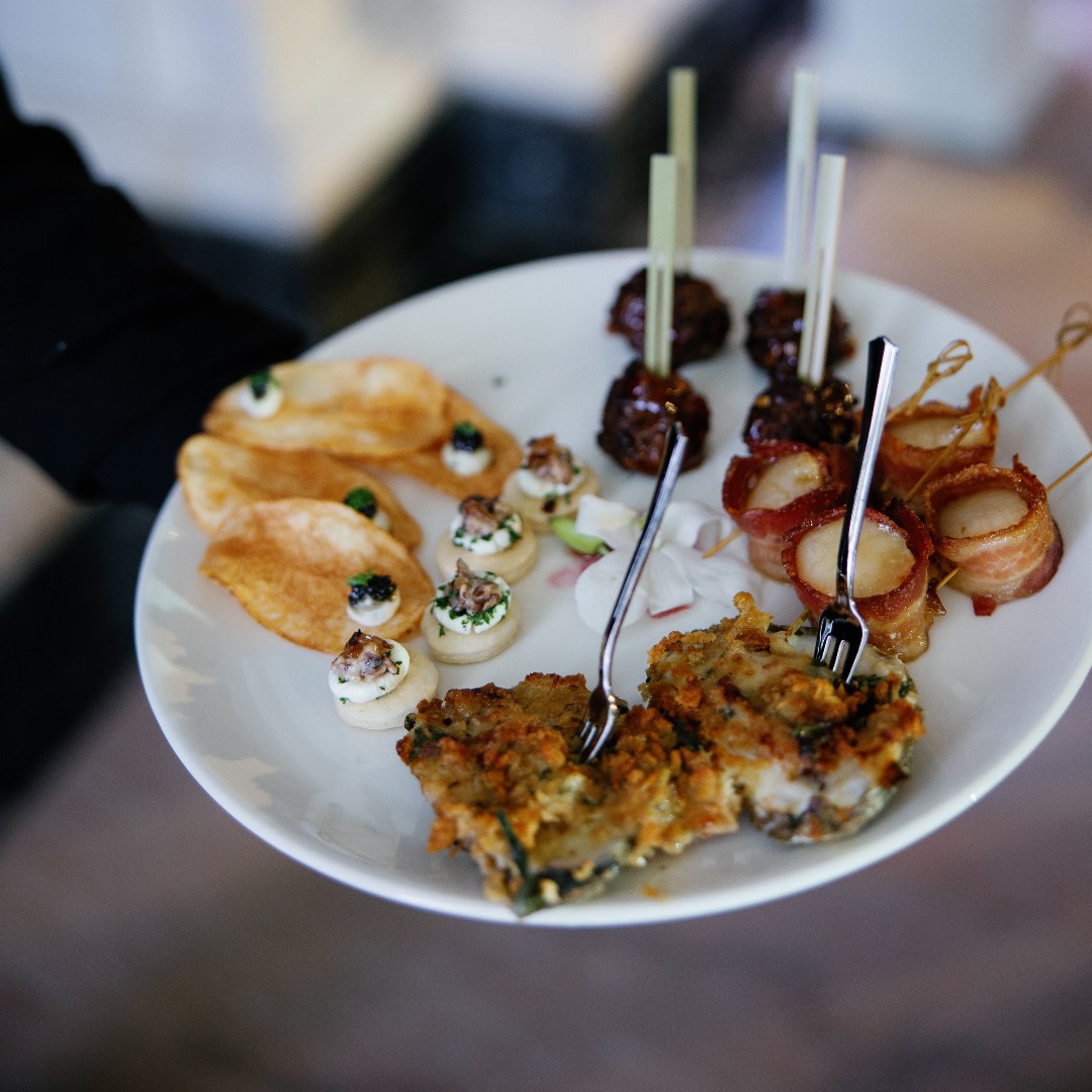 ForteBelanger's tweet photo. When it’s your big day we know you’re pulled in a million directions. That’s why we set you up with a personal VIP server so you don’t miss a single delicious thing.

📸:  Festoons and Flourishes https://t.co/LEh2RYhIan