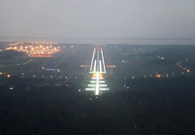 BRI_SL's tweet photo. South Asia’s First LED Runway at the Bandaranaike International Airport, Sri Lanka. https://t.co/CygjBFjR9Z