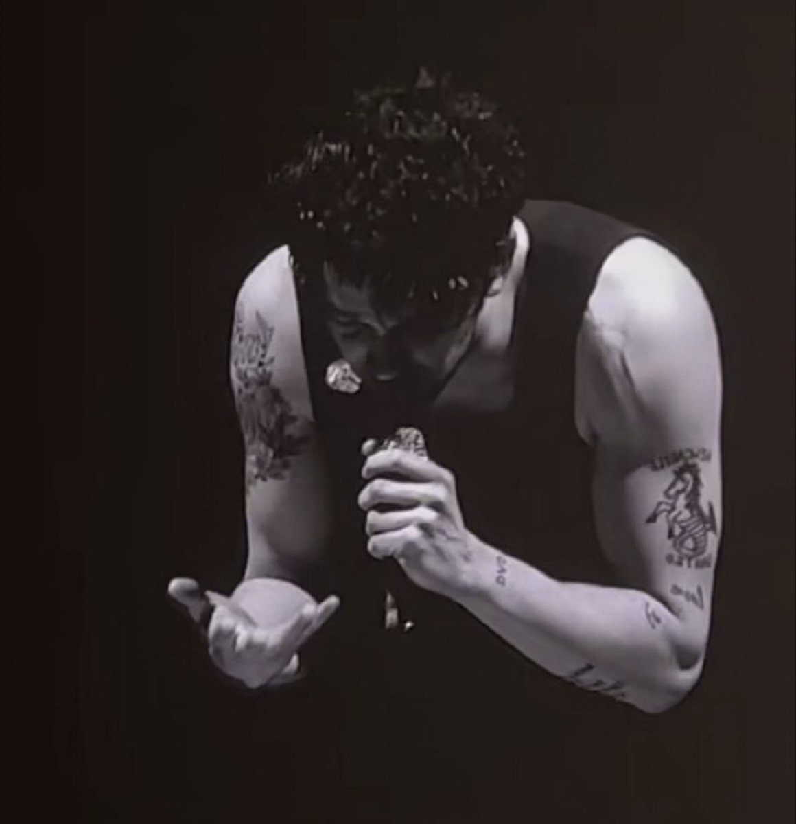 1989healy's tweet photo. Little reminder about matty’s arms https://t.co/pBnroq2pJv