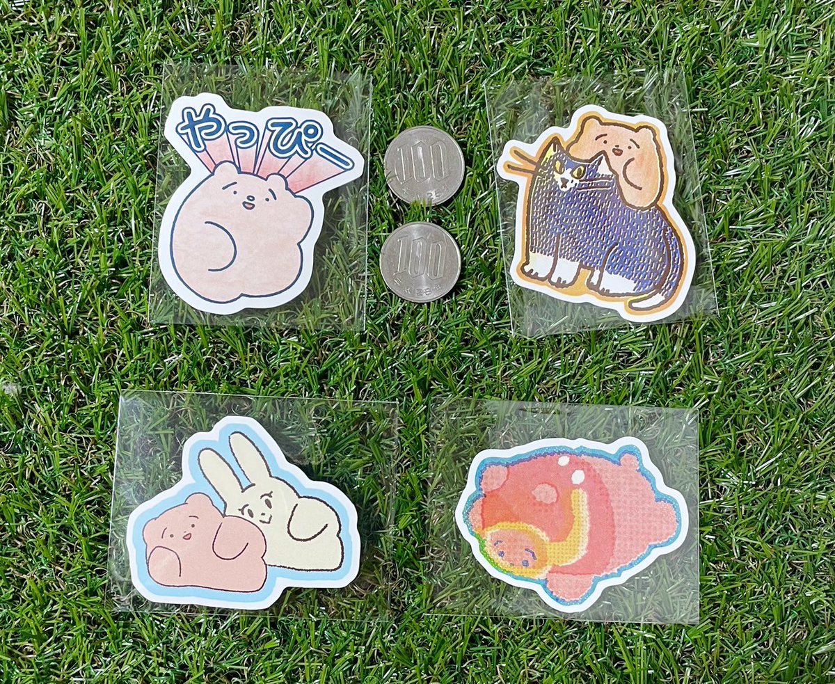 ◯ダイカットステッカー 全4種 各200円

ステッカーも作ったよ!
スマホのケースに入れてちょうどいい6cm!

そのほか
◯刺繍ポーチ 1500円
◯缶バッジ 300円
◯4コマ単行本 1200円 など!

今回初めて1人きりででるので
是非遊びに来てください!
話し相手になってください!

#デザフェス57お品書き 
