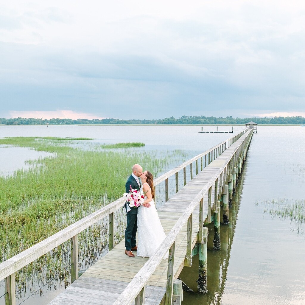 Some venues are made for drone photos and Lowndes Grove is one of them 🤩 You read that right... I'm now offering drone photography as an add-on service for my amazing clients!! 🥂 And cheers to Morgan + Mike, who tied the knot there on Sunday 💕 #danac… instagr.am/p/CsbIfU1tMp-/