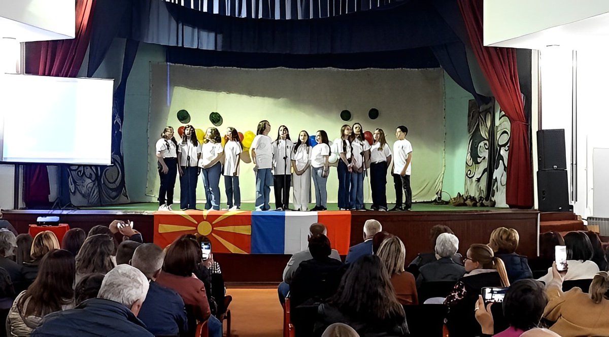FranceMacedoine's tweet photo. À #Delcevo, spectacle en l'honneur de la #Francophonie. Félicitations aux élèves et aux professeurs de français pour leur passion partagée pour la langue et la culture francophones. @IFSkopje https://t.co/5K6jmkIwwb