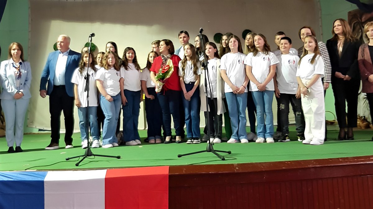 FranceMacedoine's tweet photo. À #Delcevo, spectacle en l'honneur de la #Francophonie. Félicitations aux élèves et aux professeurs de français pour leur passion partagée pour la langue et la culture francophones. @IFSkopje https://t.co/5K6jmkIwwb