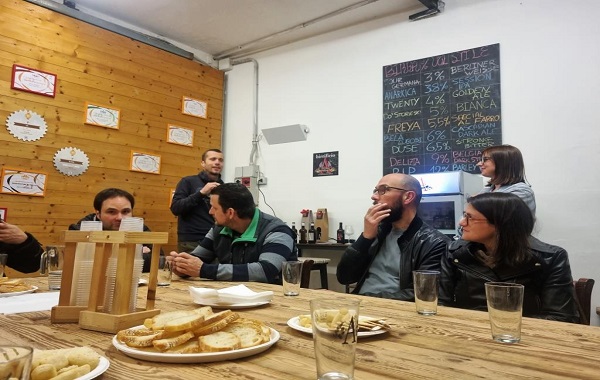 NsB on tour: scopriamo insieme la passione e la maestria del giovane birraio Pietro e della responsabile marketing Roberta del birrificio Acelum: nonsolobirra.net/nsb-on-tour-sc… #nonsolobirranet #nonsolobirraontour #acelum #asolo #degustazione #birra #birraartigianale