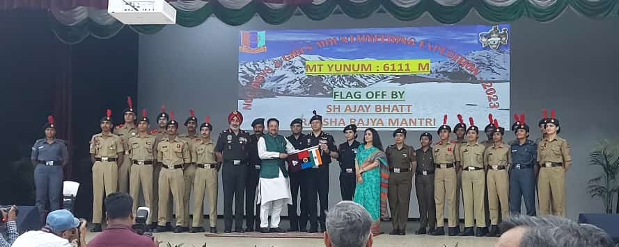 NCC_Dte_Gujarat's tweet photo. #NCCGUJARAT 
Congratulates Cadet Bapodara Bhavna Arjanbhai of 2 Guj Girls Bn, Rajkot Gp on being been selected for the Mountaineering Expedition to Mt Yunum.  Best of luck and may you achieve even greater heights.
@DefencePRO_Guj
@HQ_DG_NCC
@GovernorofGuj
@CMOGuj https://t.co/2dHoys1kcv