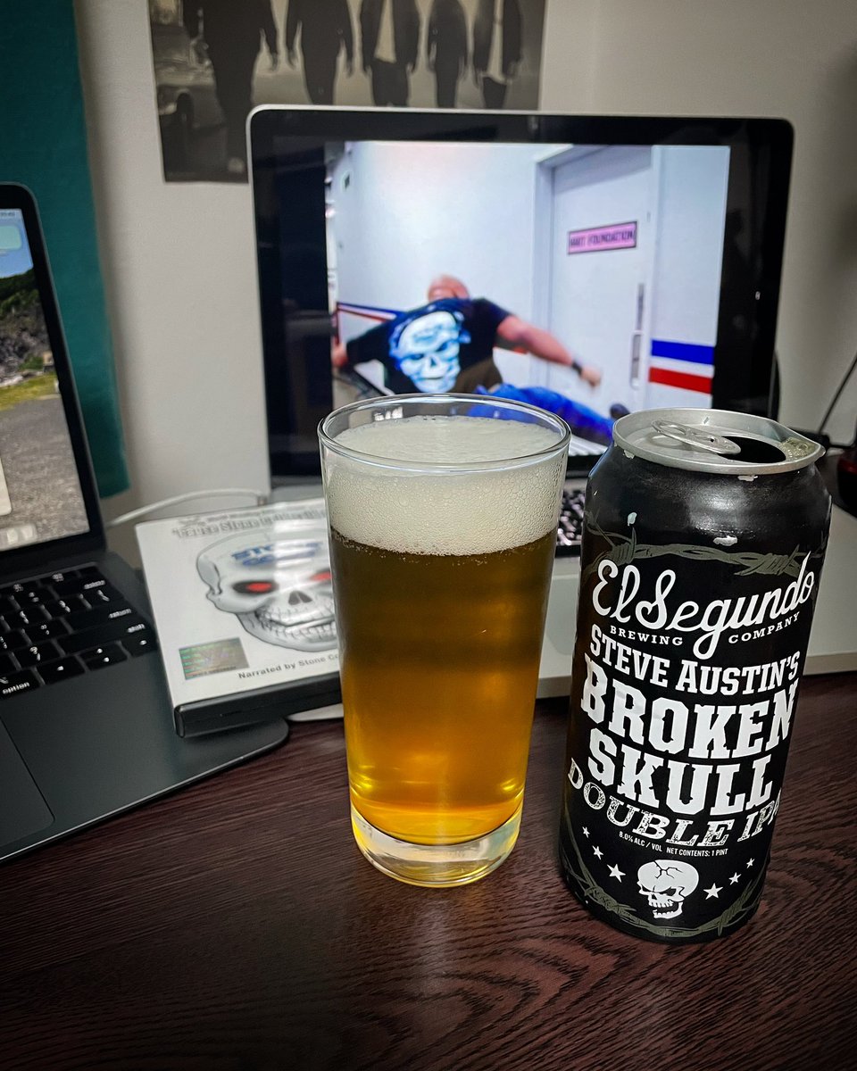 HISA_KEY's tweet image. #WWE 好きなら誰もが知ってるStone Cold Steve Austin @steveaustinBSR  の #ElSegundo #SteveAustin ‘s #BrokenSkullIpa #Beer をやっとGetしたのでオースチンのDVDを観ながら🍺
北海道で取り扱いが無いから横浜から送ってもらいました！
ぐっさんありがとう！