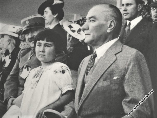 Mustafa Kemal Atatürk, 19 Mayıs Gençlik ve Spor Bayramı'nda stadyumda yapılan törende Yugoslav Harbiye Nazırı ve Ülkü ile birlikte. 

19 Mayıs 1938