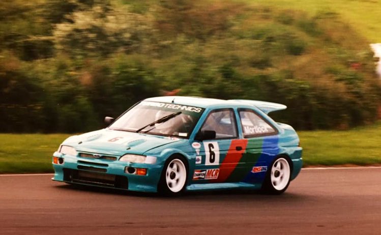 From the Archive: Matthew Mortlock’s Ford Escort in action at Mallory Park during the 1995 season. 

The Escort was a serious bit of kit running Cosworth turbo power & an F3000 transaxle 🏁

#MalloryPark #Thundersaloons #FordFriday 

(📸©️ Rich Craner c/o @wayne41pearson)