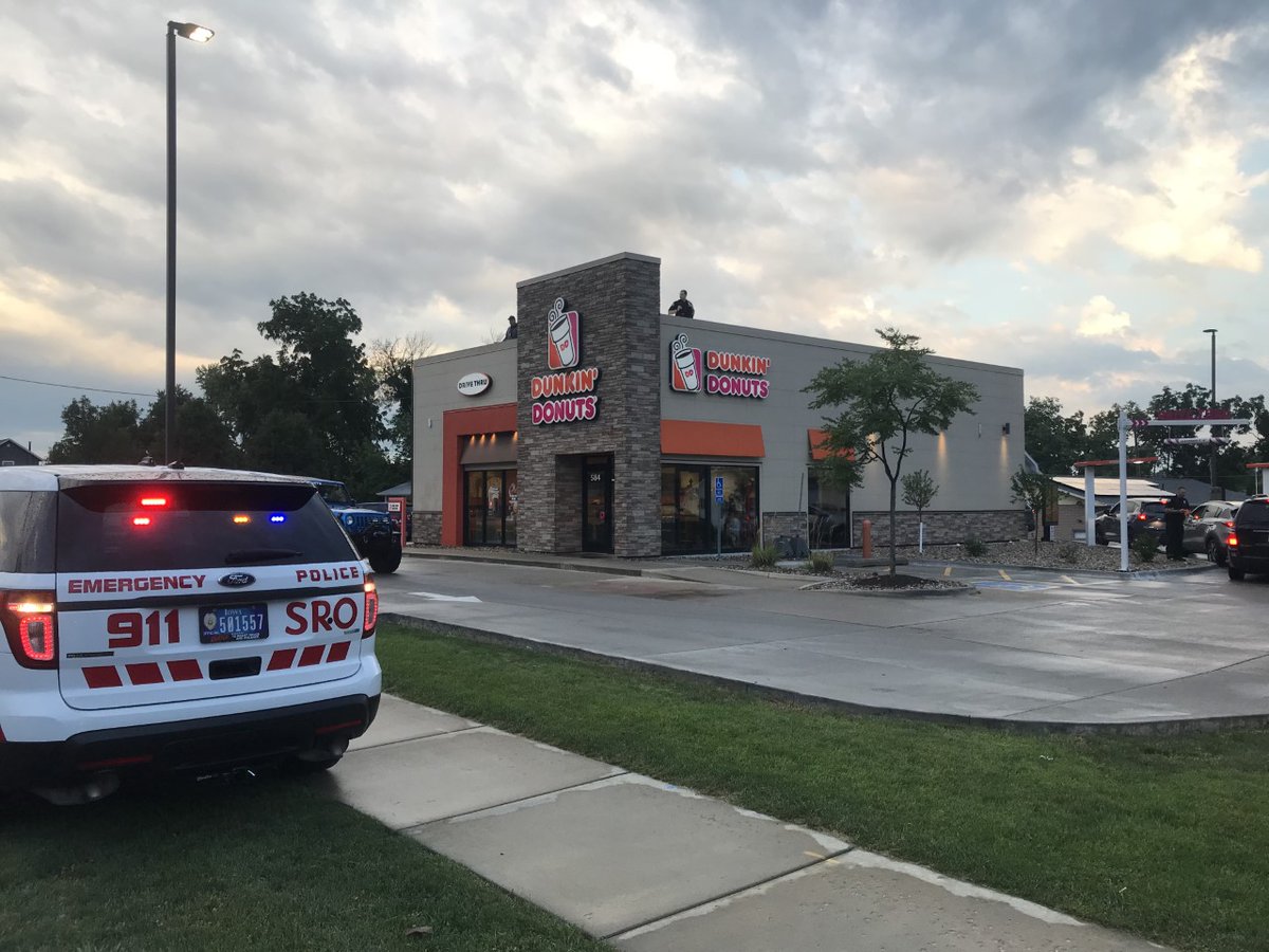 MarionIaPolice's tweet photo. Cop on a Rooftop returns to the Marion Dunkin' to support the Special Olympics of Iowa.  Marion Police will be on hand until 11 am, today, raising funds for this very worthy cause. https://t.co/SU6lzwuyQW