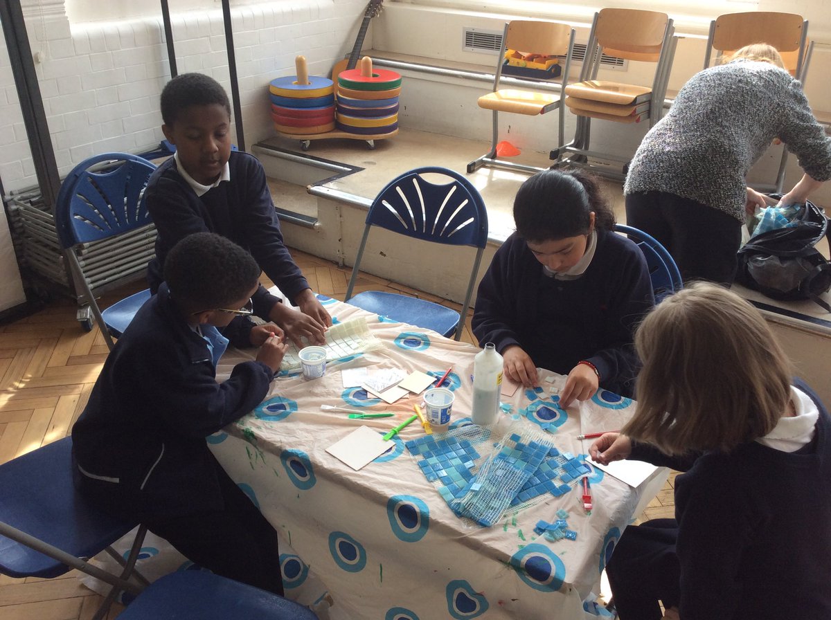 StockwellPri's tweet photo. ♻️ Reduce, Reuse and Recycle ♻️ 
Y4 enjoyed working with @Spinnakertrust1 learning about the importance of saving our world. They used recycled materials to create personal candle holders and mirrors. https://t.co/8ypmPQXzZx