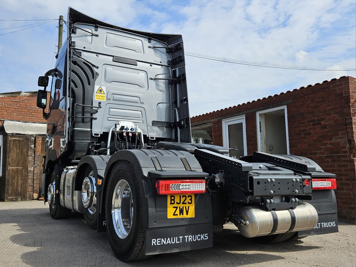 The first of our new trucks arrived yesterday, and it's already out on the road today!!😎😎 Any requirements give us a call on 01215800555 #hilltoptransport