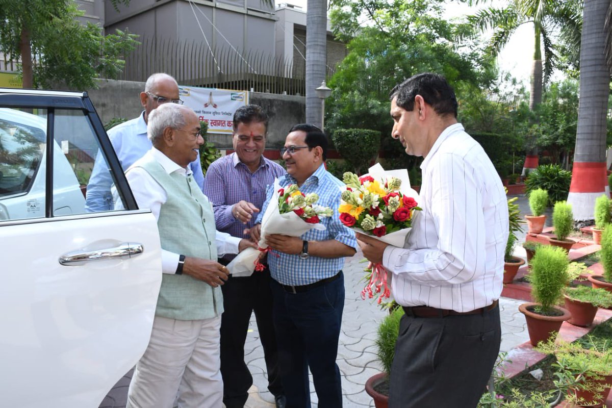 drusawasthi's tweet photo. Today, I visited IFFCO, Lucknow office for a short visit. I will meet and interact with IFFCO Uttar Pradesh Team and will discuss progress in #IFFCONanoUrea &amp; #IFFCONanoDAP. https://t.co/zaEEZzjCD9