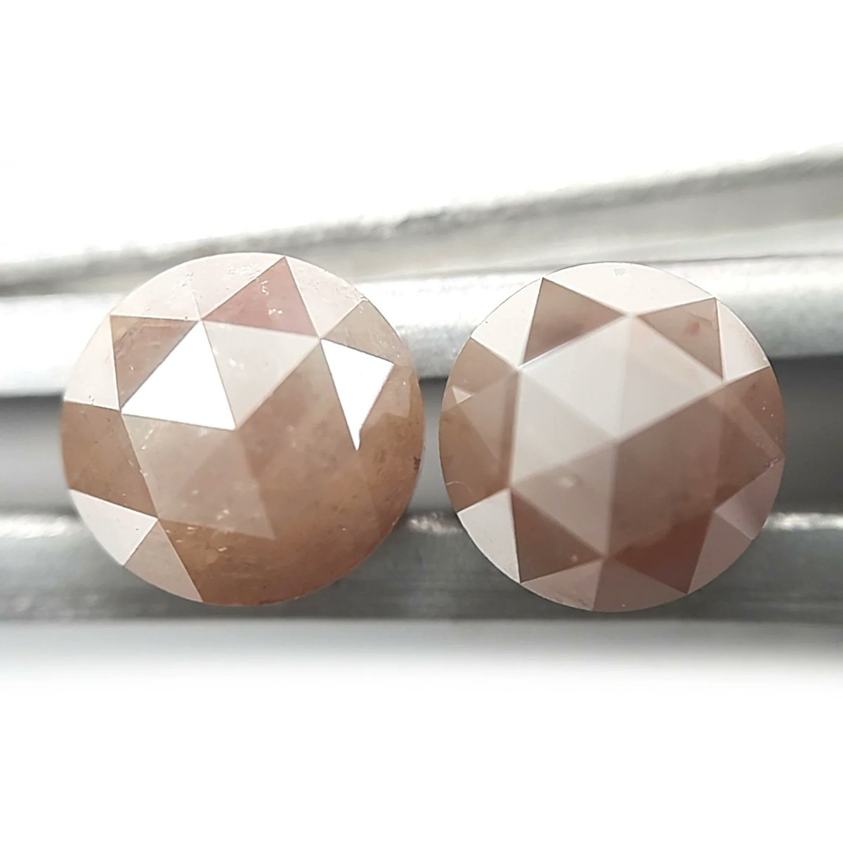 AvellinnoJewels's tweet image. 0.81 Carat Natural Round Rose Cut Rustic Pair Diamond For Art Deco Jewelry💎
avellinno.com/products/natur…

#roundrosecut #rusticdiamond #roundshapediamond #looserounddiamond #facetedcutdiamond #fancycolordiamond #browndiamond #loosediamond #naturaldiamond #diamondstone