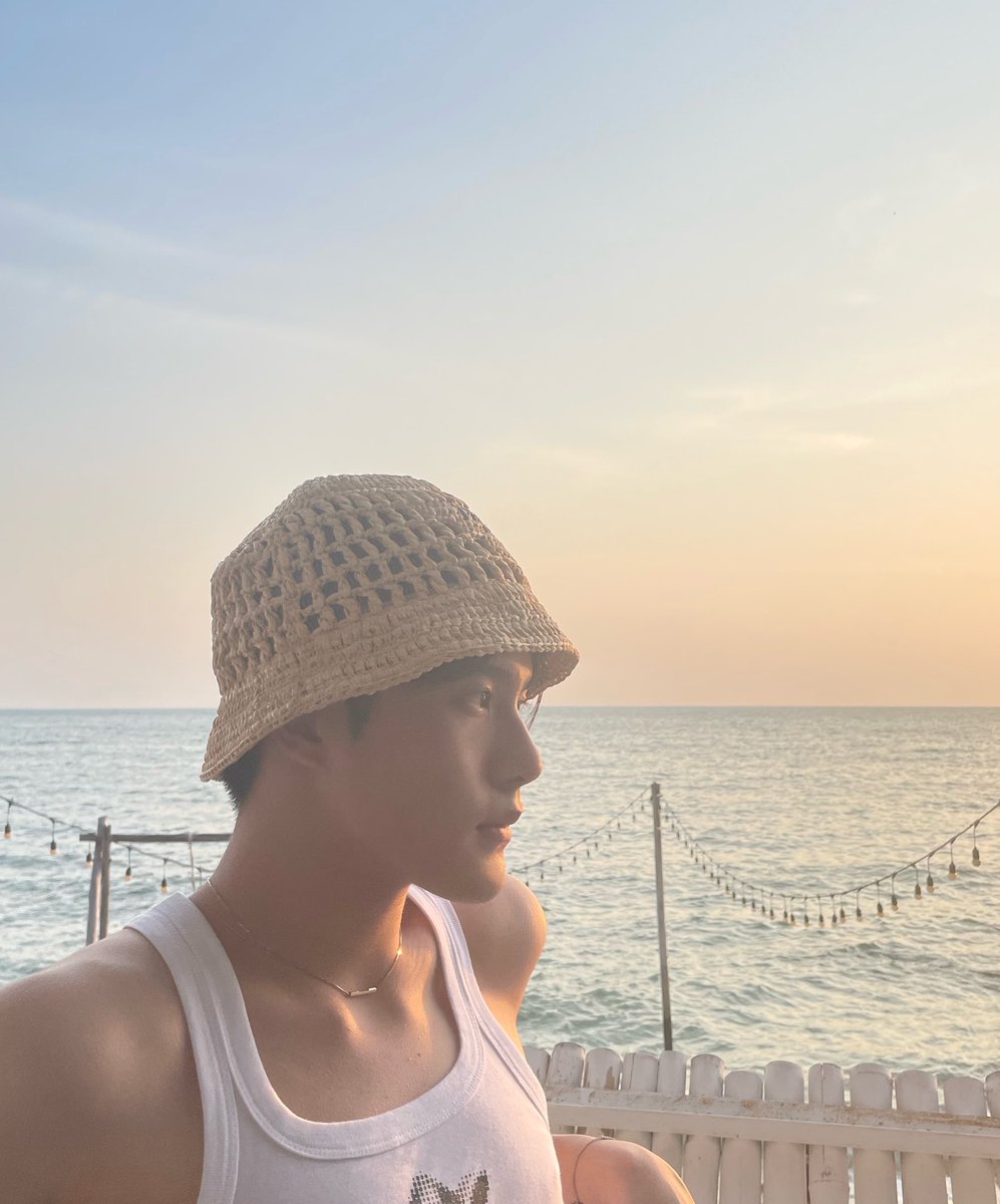 ffordful's tweet photo. 🍉🍧🕶️⛱️ https://t.co/VSdsrCf6Fj