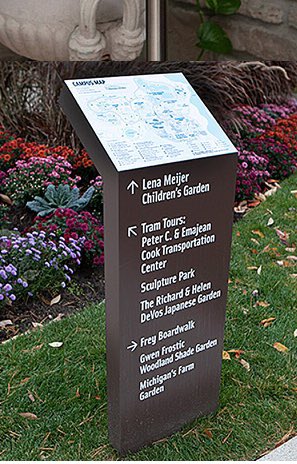 CustomSigns312's tweet image. Our wayfinding directories effectively move people the right way so they enjoy the visiting experience! 👀