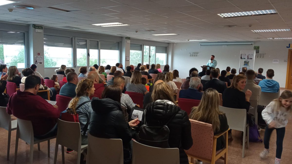 AineNoain's tweet photo. Llenazo en el Centro Cívico de Noáin en la Presentación de AINE (Agrupación Independiente Noáin-Elortzibar). El candidato @MikelNavarroAye dio a conocer un proyecto muy ilusionante con un programa muy completo. https://t.co/1Fibe8xuy6