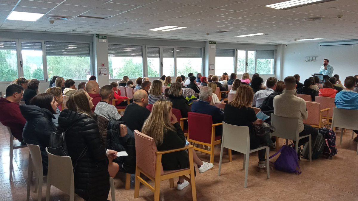 AineNoain's tweet photo. Llenazo en el Centro Cívico de Noáin en la Presentación de AINE (Agrupación Independiente Noáin-Elortzibar). El candidato @MikelNavarroAye dio a conocer un proyecto muy ilusionante con un programa muy completo. https://t.co/1Fibe8xuy6