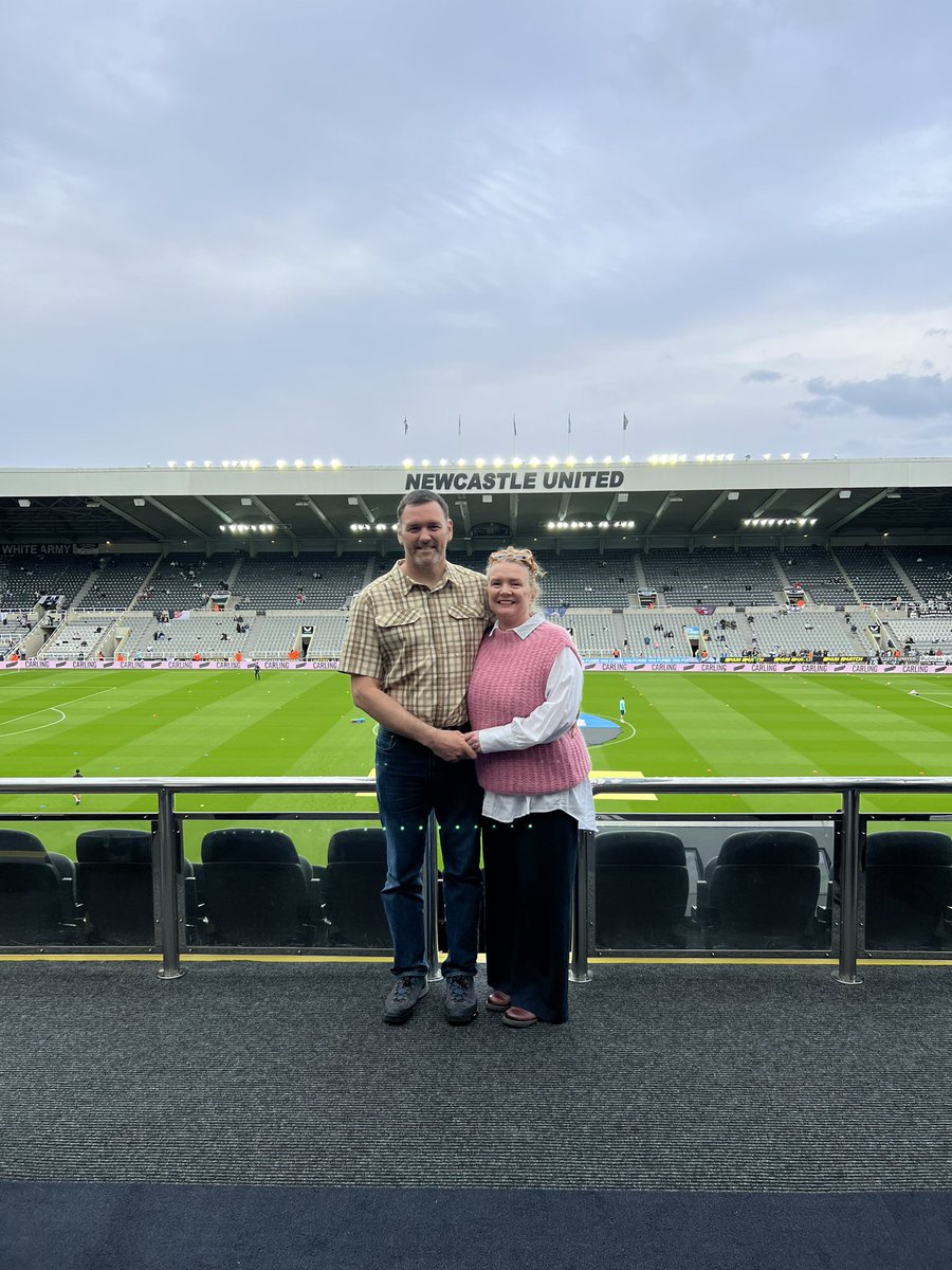 HTAdventureCo's tweet image. If #Carlsberg did #sportingbucketlists this would be it A huge thank you to @CastoreEngland for hosting use last night for the @NewcastleUtd_FC game. A photo pitch side a #NUFC 4 - 1 win and a signed shirt. Thank you so very much, you are amazing.