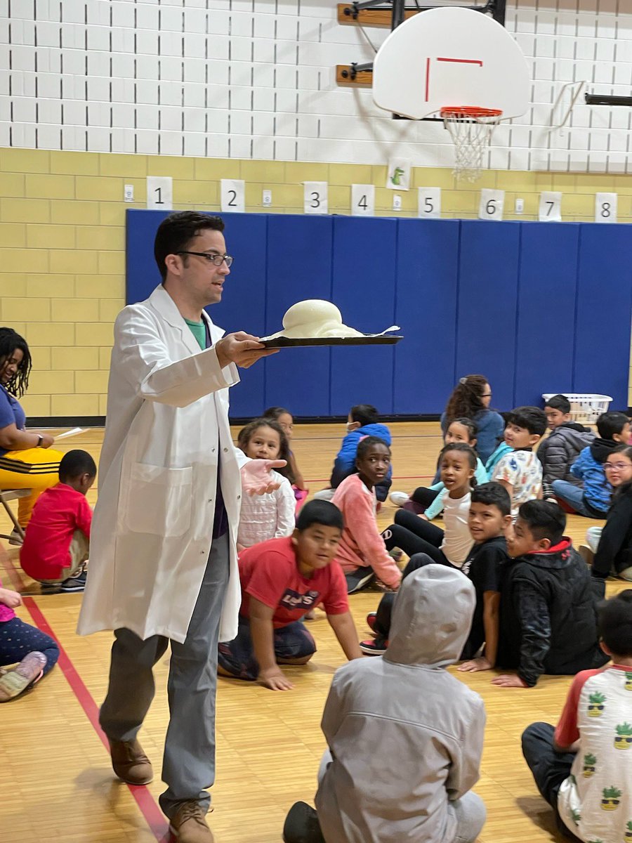 csl_msmax's tweet image. We can always count on Mad Science for a fabulous interactive learning experience! 🧪 💥@paulasummersed @MCPSCommunitySc