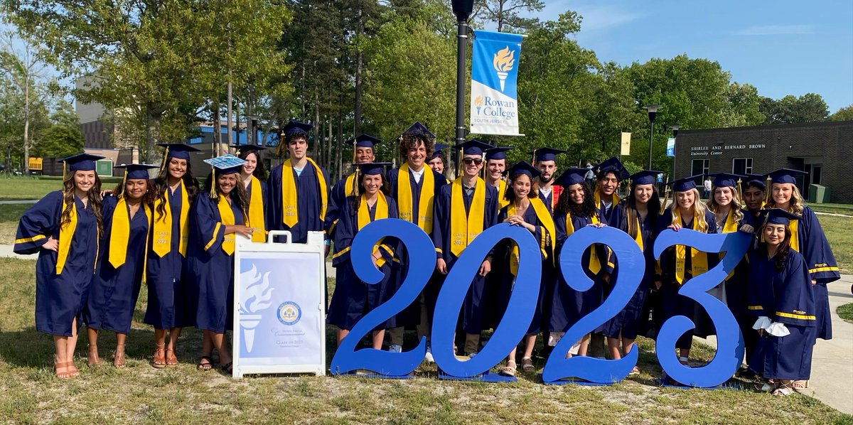 ⚡🎓Congratulations to the 22 Millville High School seniors that were awarded Associate degrees by RCSJ! | 🔗Read the full press release here: tinyurl.com/mpspr40 | 🔗All press releases: millville.org/apps/pages/pre…