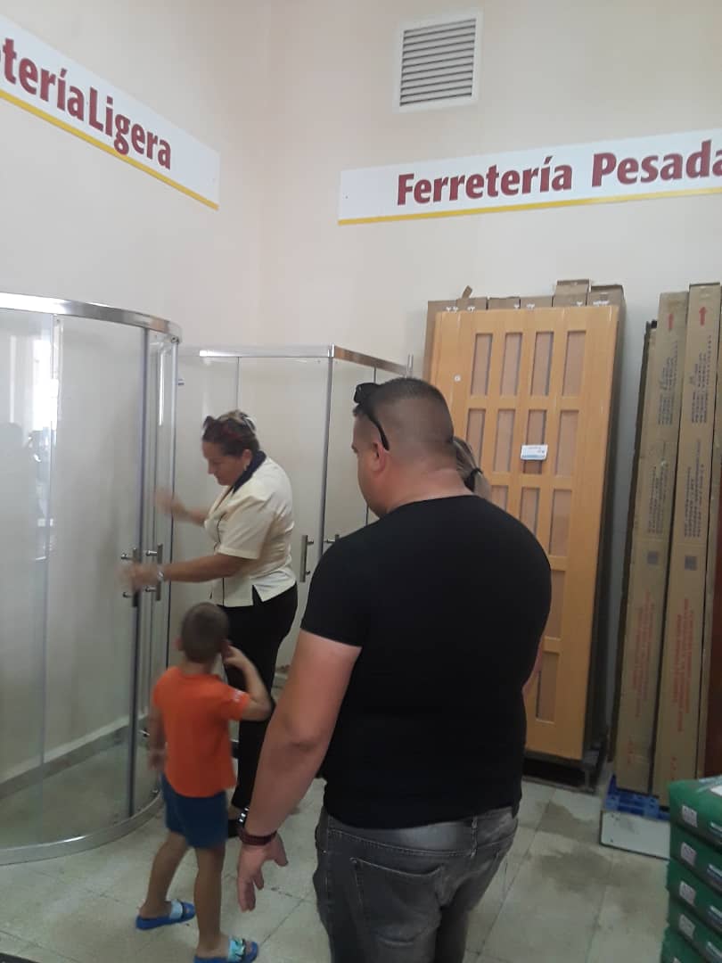 CaribeTiendas's tweet image. 📢📢 Tienda La Caribeña del municipio Florida comenzó su venta del día realizando un eficiente servicio al cliente, por lo que mantiene sus iniciativas, e invita a que la visites y adquieras el mueble para su hogar📢📢
#clientesatisfecho
@tiendascaribe_camagüey
@TiendasCARIBE