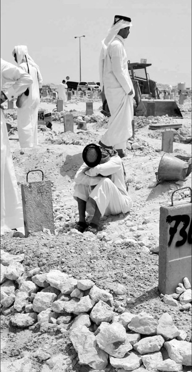 صورة مؤلمة لا حول ولا قوة الا بالله الله يرحمه ويغفرله اللهم عوض شبابه في جنات النعيم اللهم ابدله داراً خيراً من داره و ادخله الجنة من غير  حساب يارب العالمين 

اللهم اربط على قلب والديه وصبرهم على فراق ولدهم #جاسم_محمد_يوسف_الملا إنا لله وانا اليه راجعون