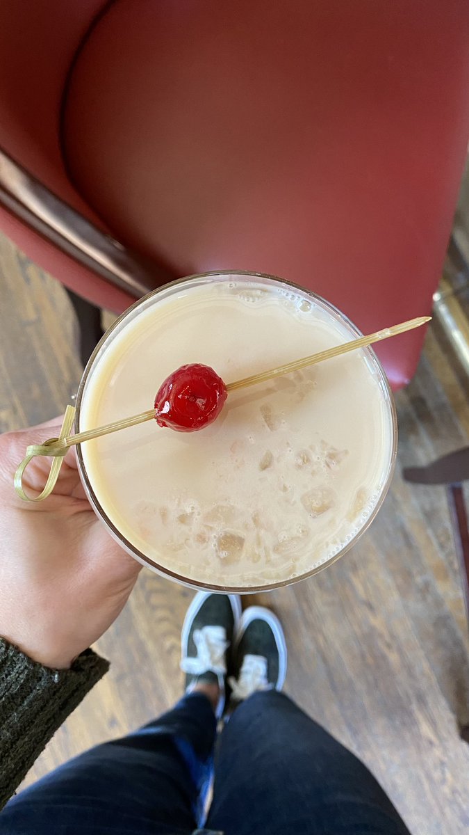 Jazz music on our patio will be from 7 pm - 9 pm tonight! 🎶 We open at 11 am. Happy weekend #twincities! 

#saintpaul #herbiesonthepark