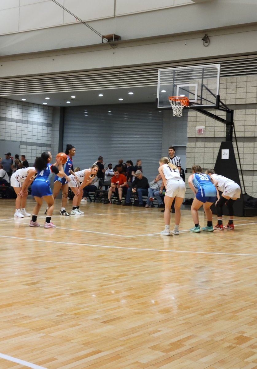 RealDeal419's tweet photo. Good luck to my daughter Simone #4, and the Girl's at The Classic in Louisville!!  Play Hard and Have Fun!!  Dad Loves You!!  #Holifields  #NLB2024  #TrustTheProcess  #HighwayLife  🙏🏾❤️💙🏀💯 https://t.co/ycVfqd4yyY