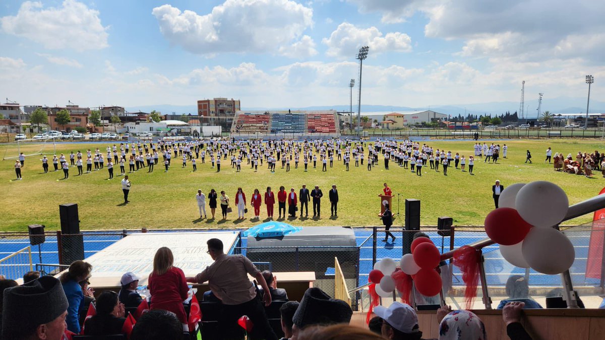 📍Söke 

19 Mayıs Atatürk'ü Anma, Gençlik ve Spor Bayramı dolayısıyla düzenlenen programa ilçe protokolümüz ile birlikte katıldık.