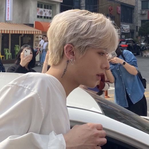 HAPPY BIRTHDAYYY LOVELICKYYYYYY

19 ROSES FOR RICKY 
#StrawberRickyDay
#사랑날_태어난_리키야_워아이니